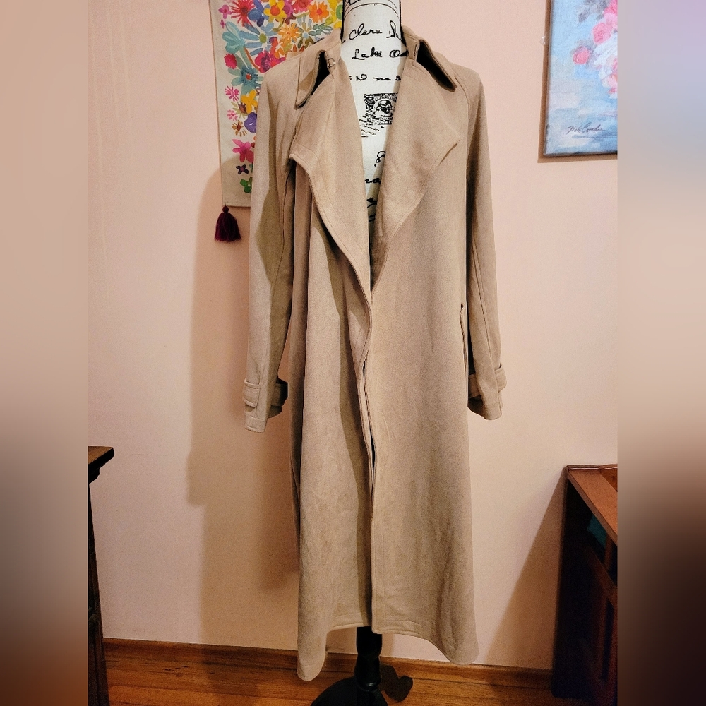 Bagatelle Classic Beige Faux Suede Beltless Trench Coat, EUC, SIZE L